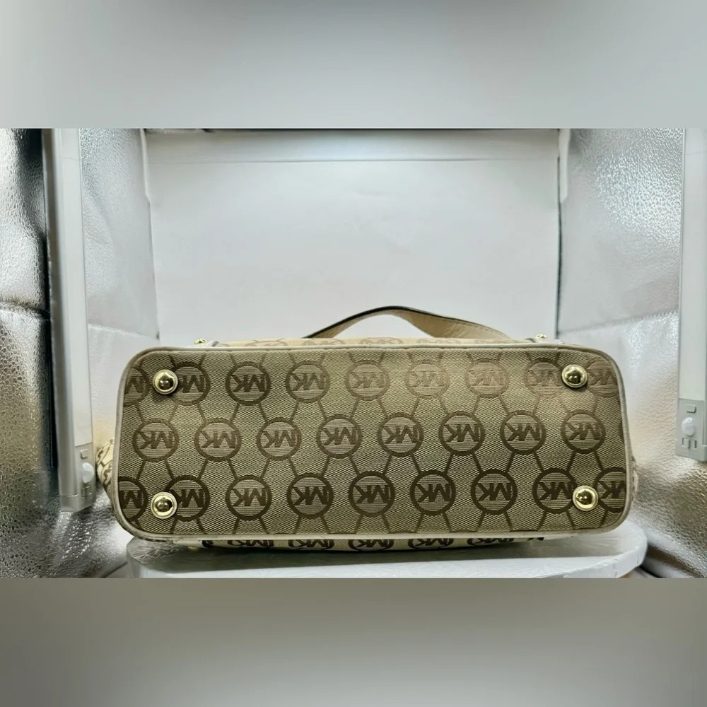 Michael Kors Canvas Jet Set Tote with Circular‎ Logo White Studded Leather Trim - Picture 3 of 8